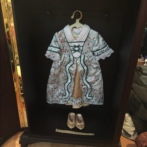 Elizabeth Holiday Outfit RETIRED